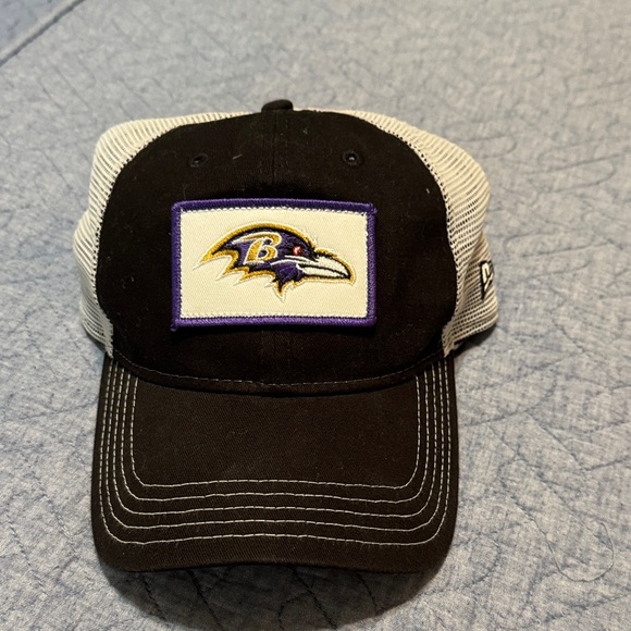 New Era Black and White Women's Hat - Picture 1 of 3